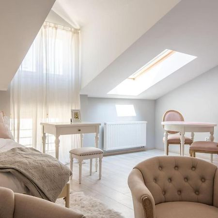 Apartament O Wysokim Standardzie W Centrum Miasta Lägenhet Krasków Exteriör bild