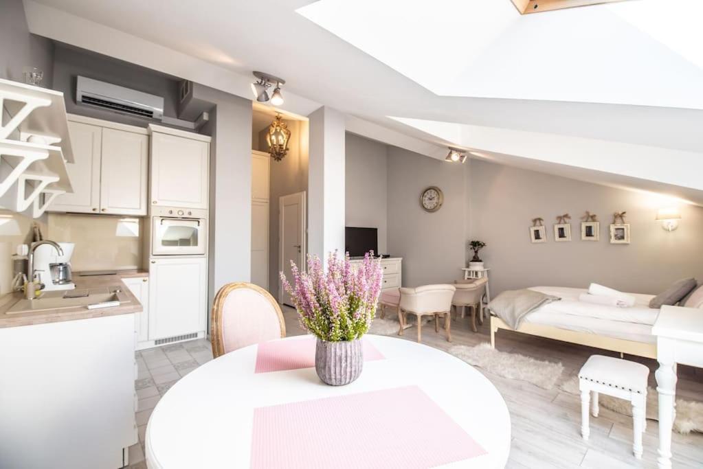 Apartament O Wysokim Standardzie W Centrum Miasta Lägenhet Krasków Exteriör bild