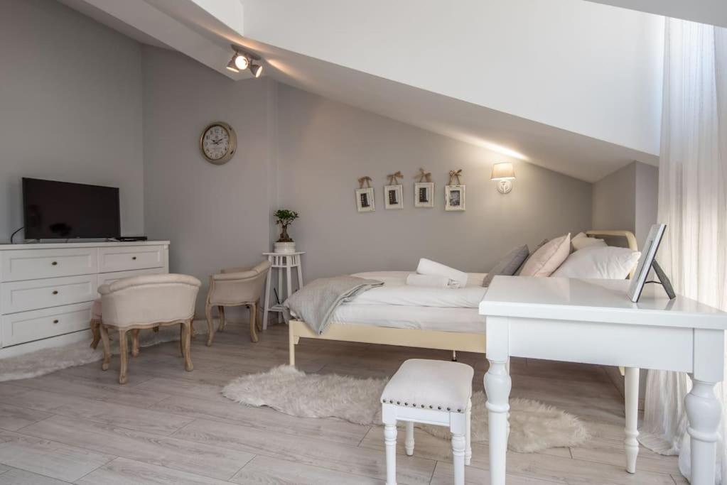 Apartament O Wysokim Standardzie W Centrum Miasta Lägenhet Krasków Exteriör bild